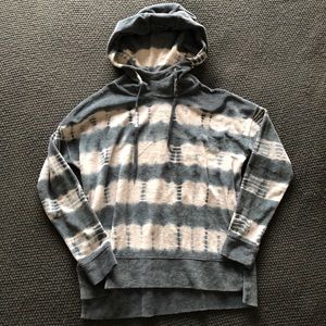 American Eagle Velvet Pullover